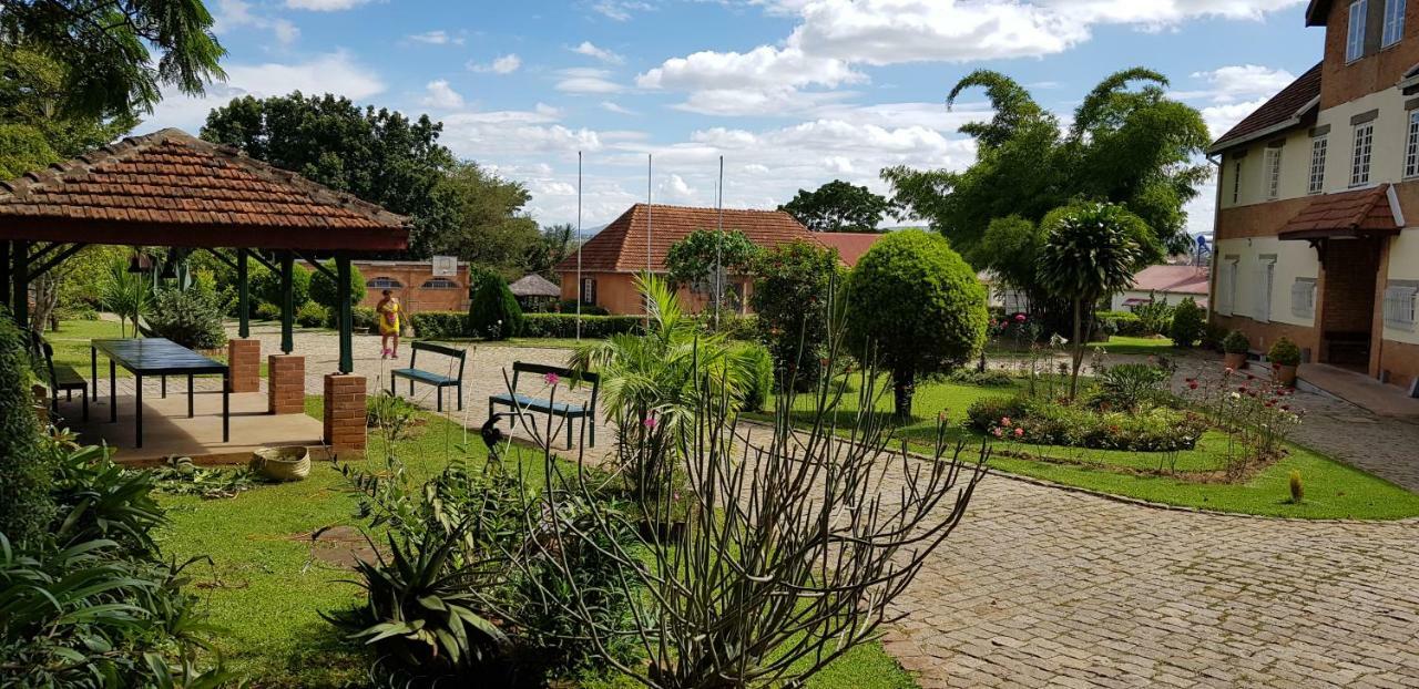 Lovasoa 4C Hotel Antsirabe Exterior photo