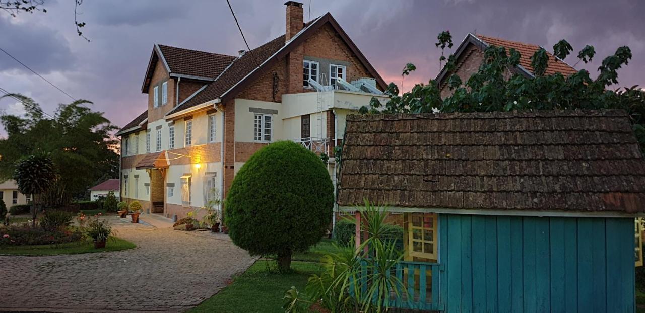 Lovasoa 4C Hotel Antsirabe Exterior photo