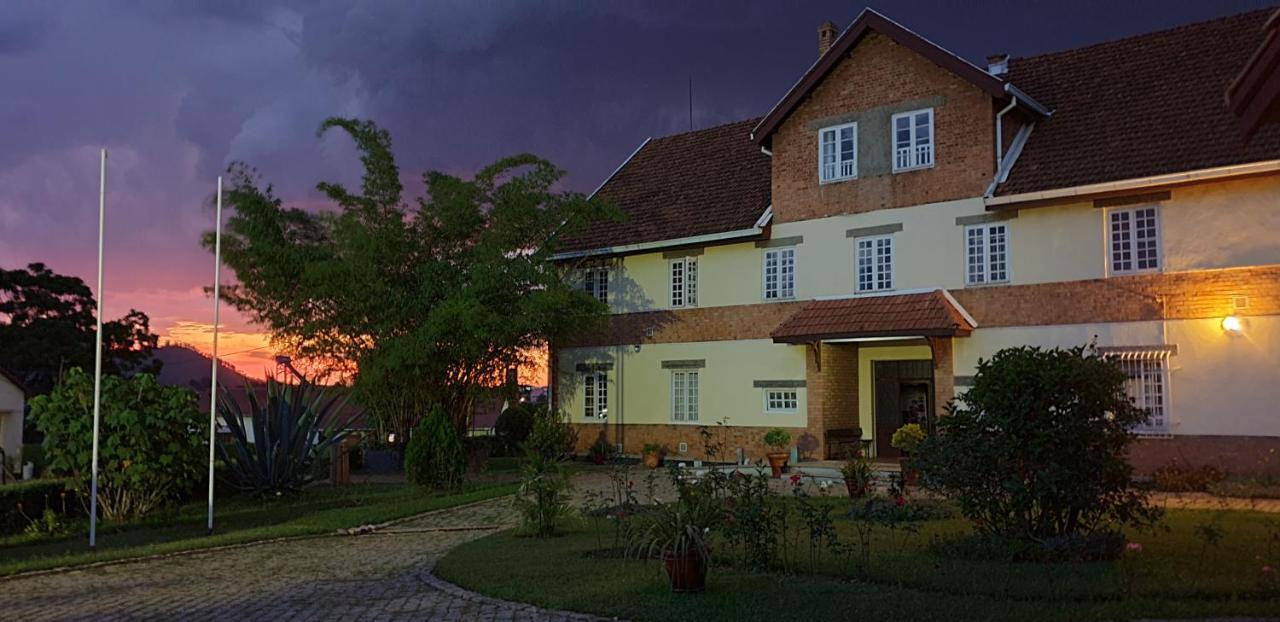 Lovasoa 4C Hotel Antsirabe Exterior photo